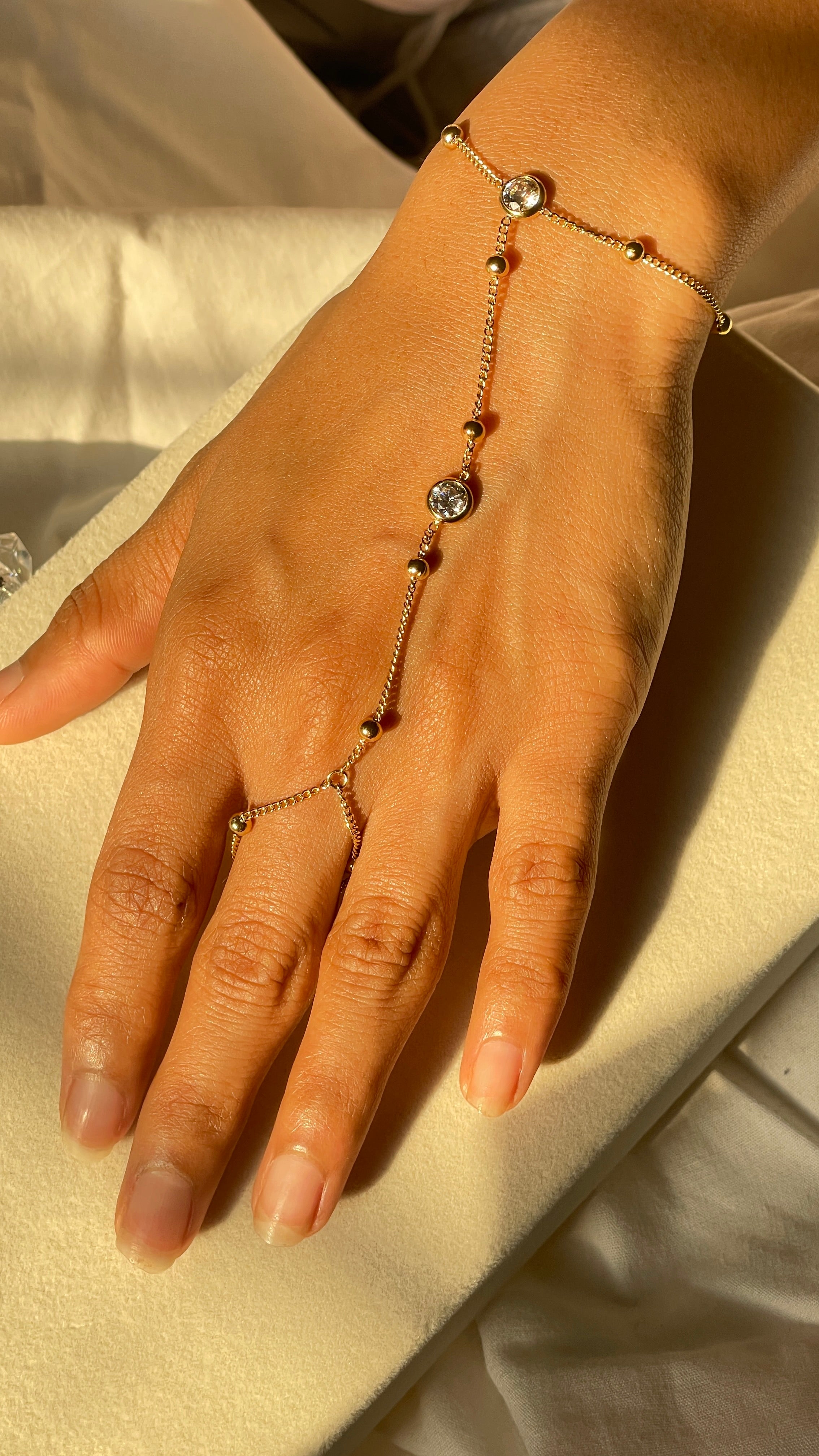 Circle Diamond Hand Chain