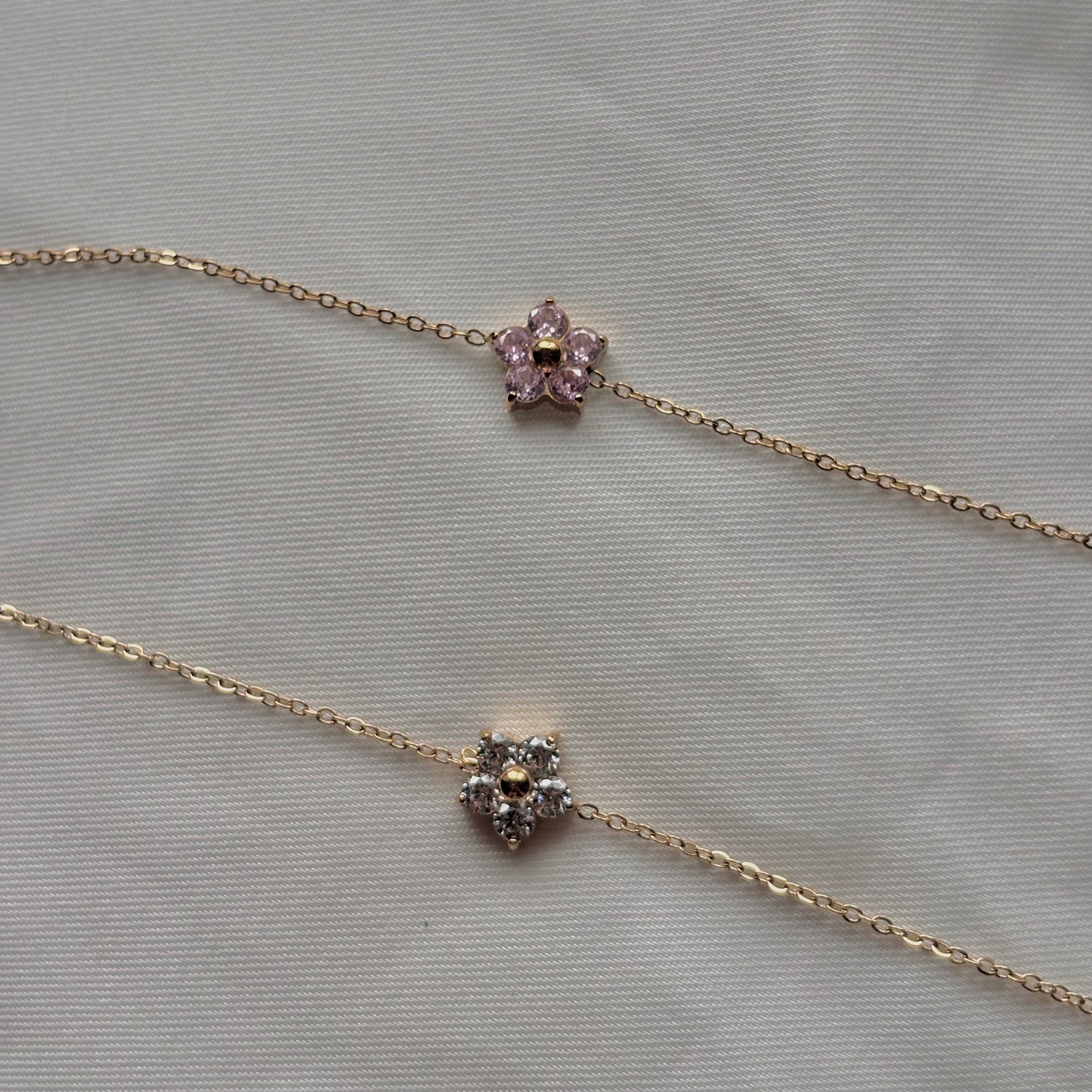 Flower dainty bracelet
