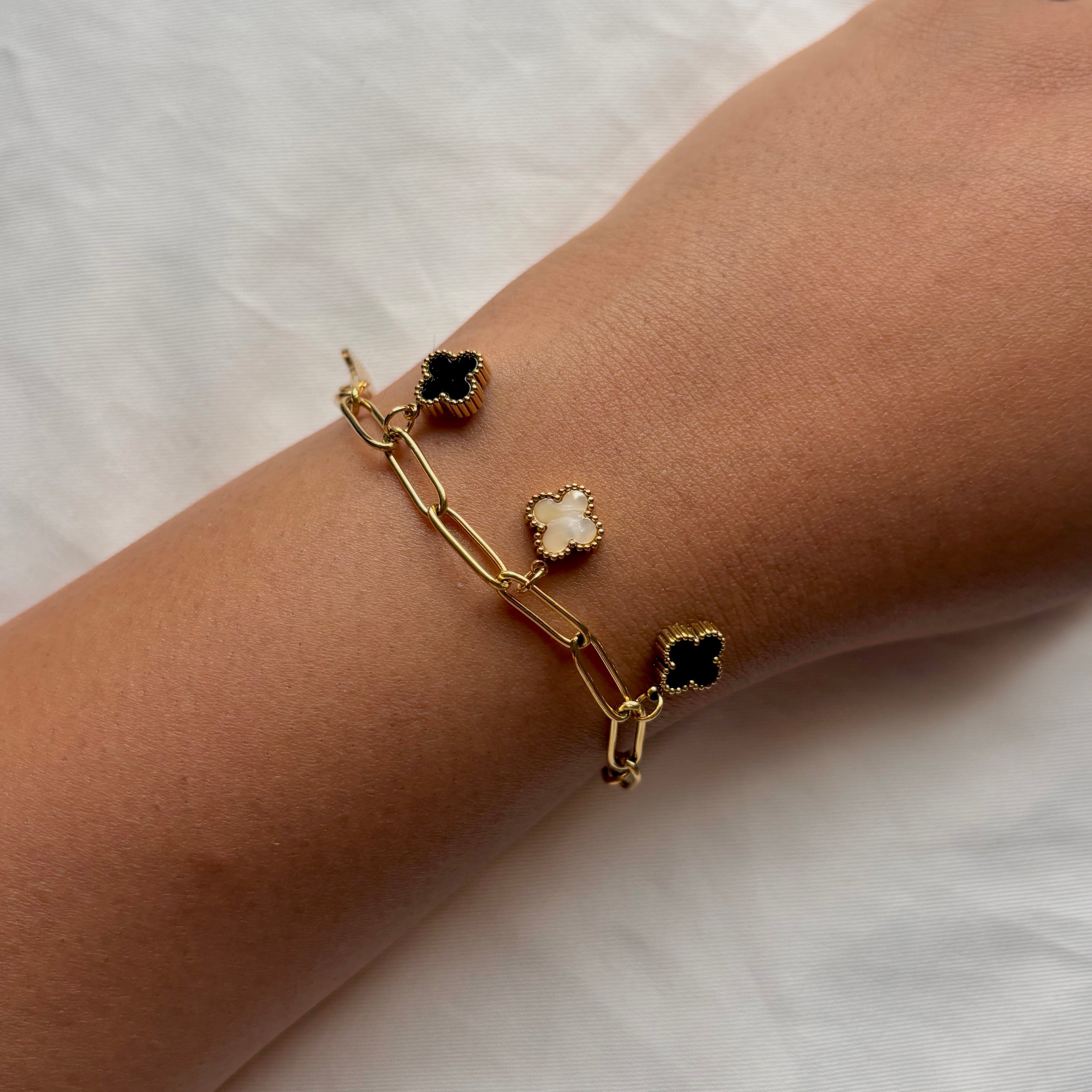 Pin chain clover bracelet