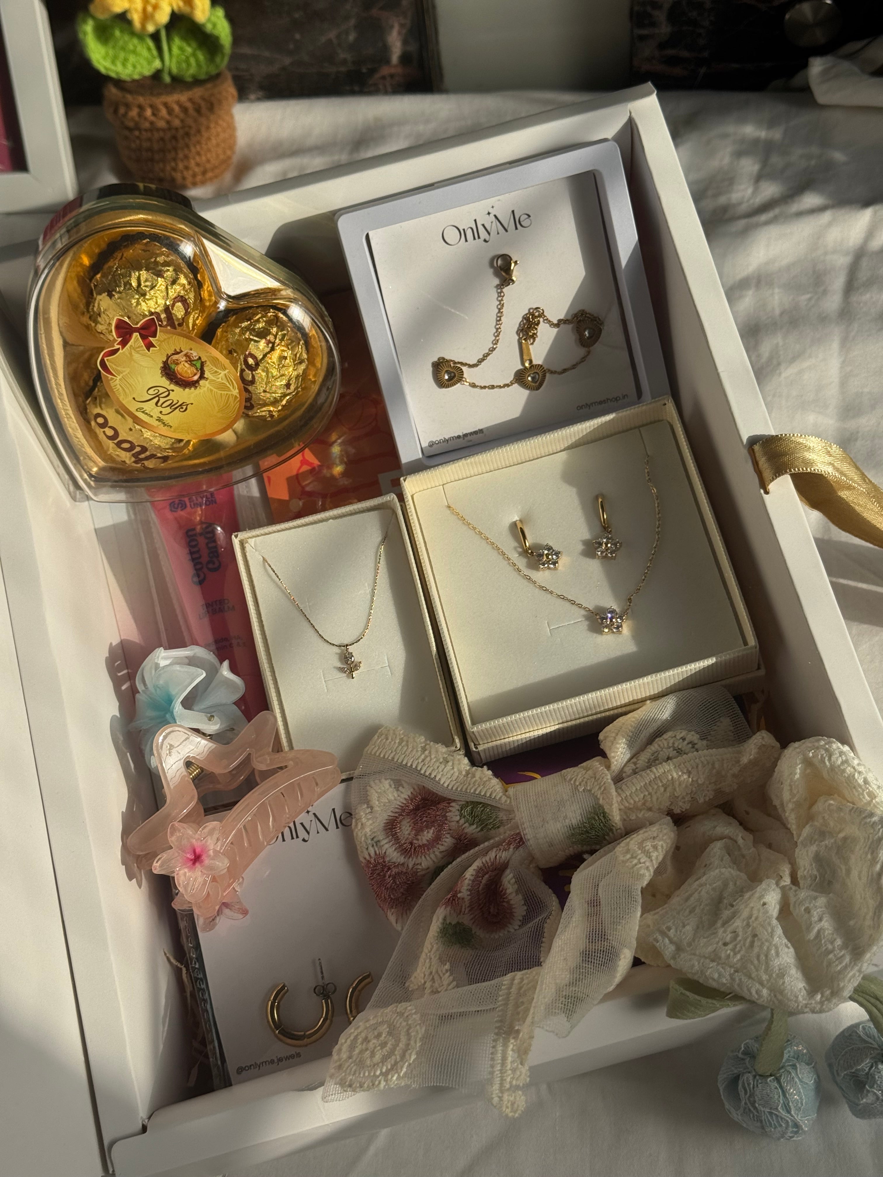 Rakhi Hamper 🎀