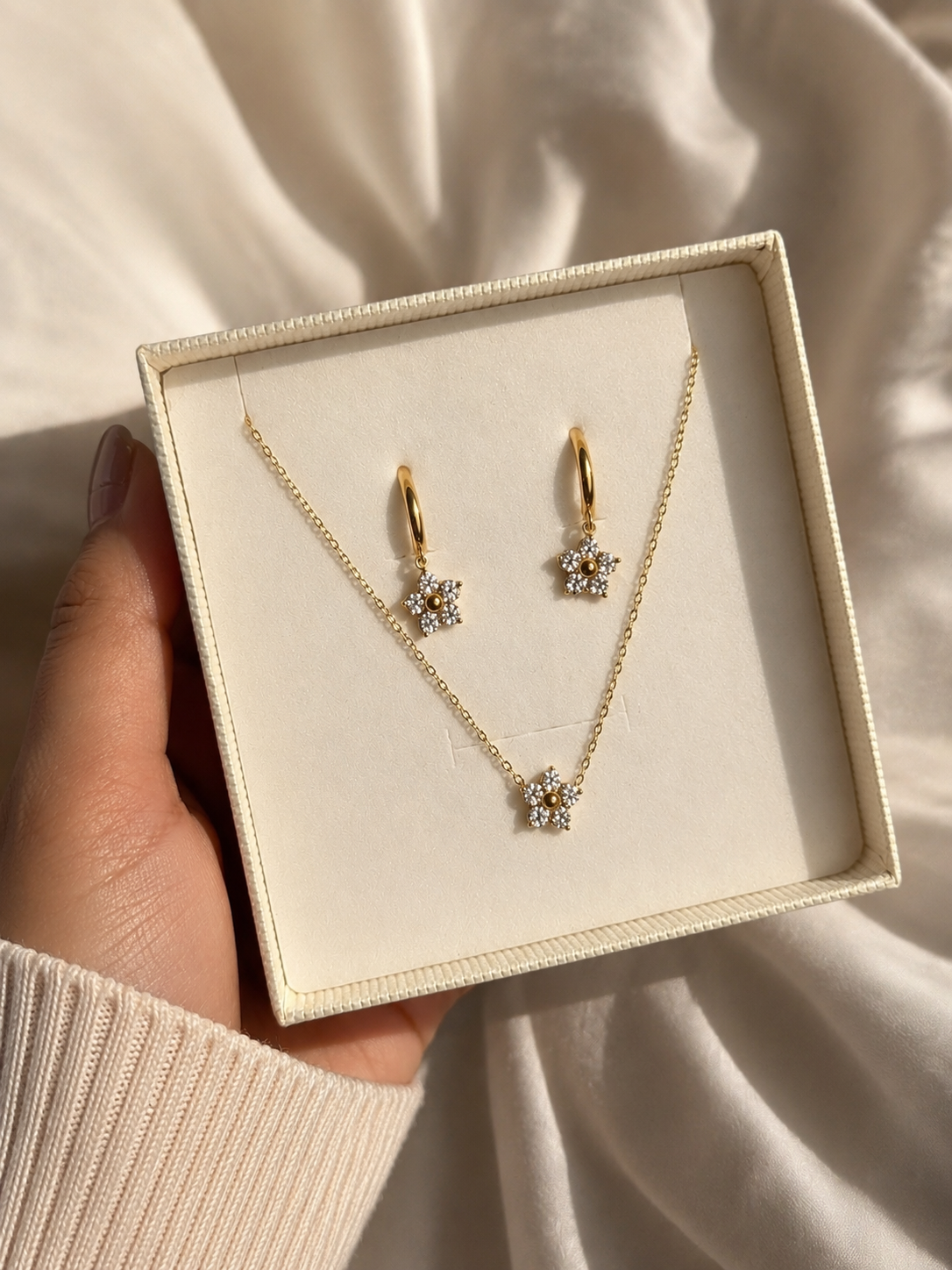 Flower Earrings and Necklace Combo