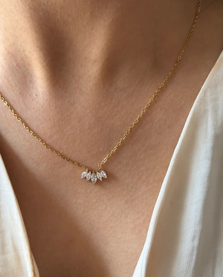 Leaf Diamond Minimal Necklace