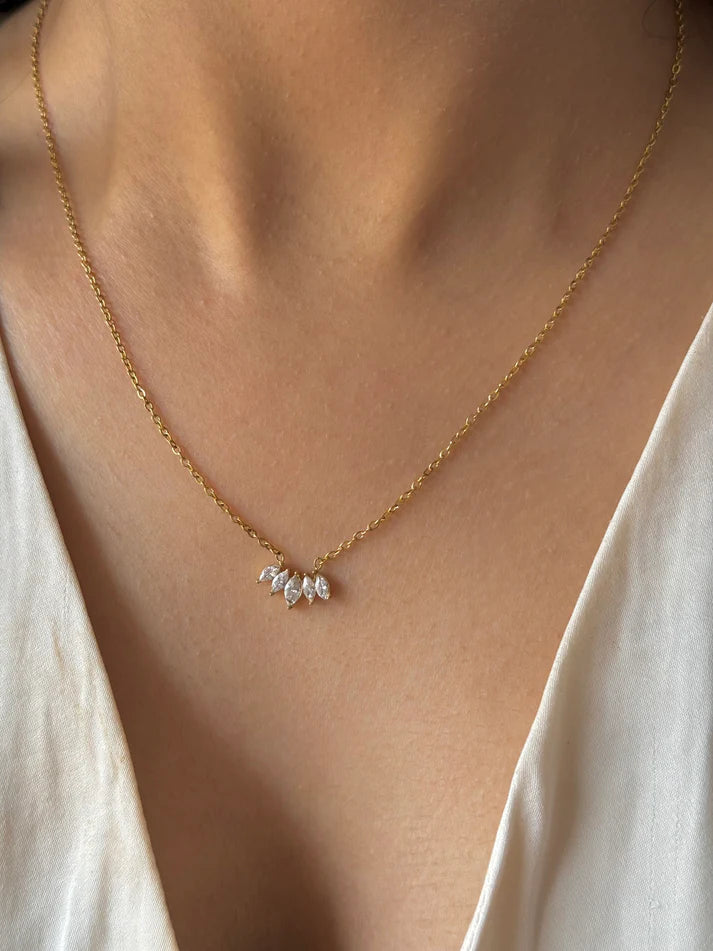 Leaf Diamond Minimal Necklace