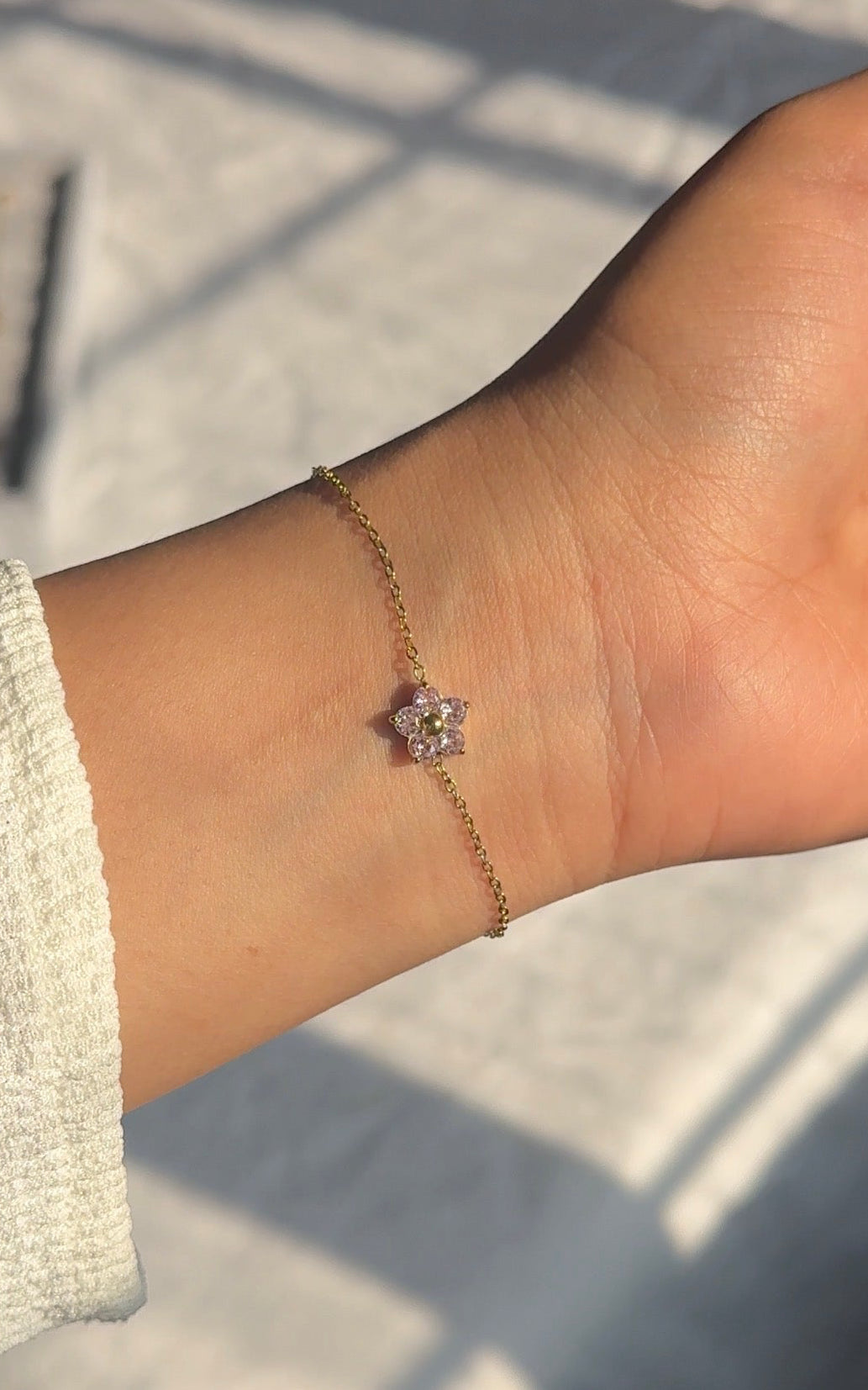 Flower dainty bracelet