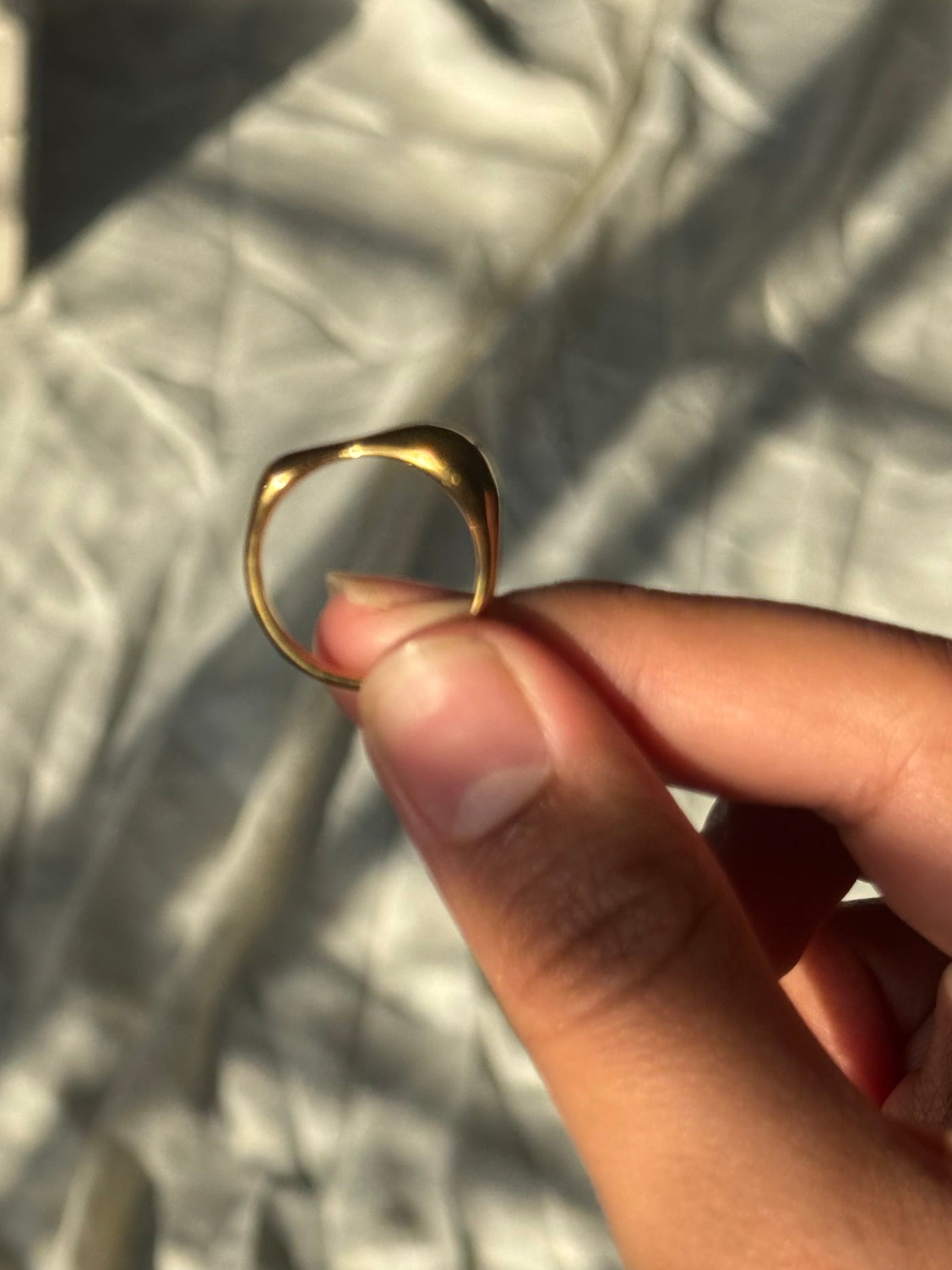 Gold sculpture shape Ring