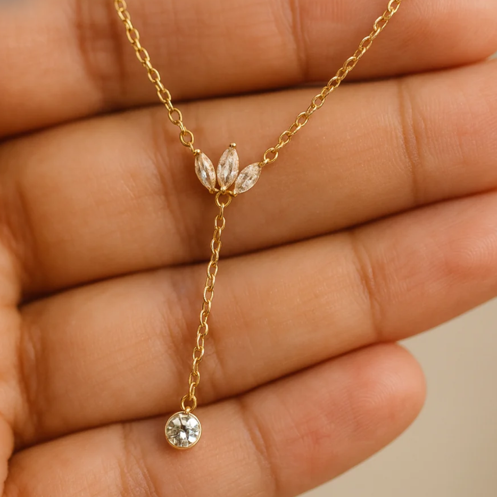 Leaf With Tail Diamond Minimal Necklace