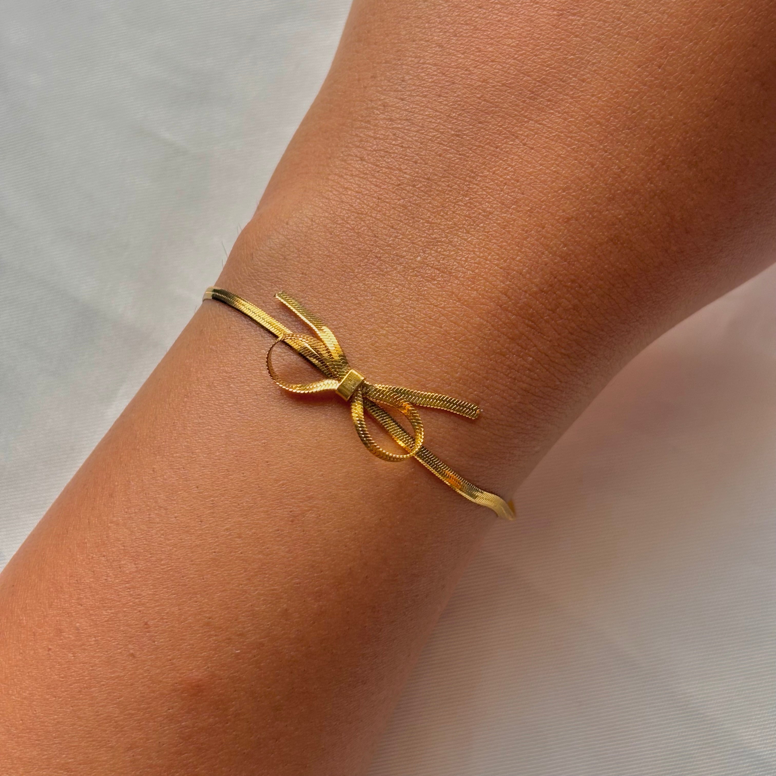 Bow snack bracelet