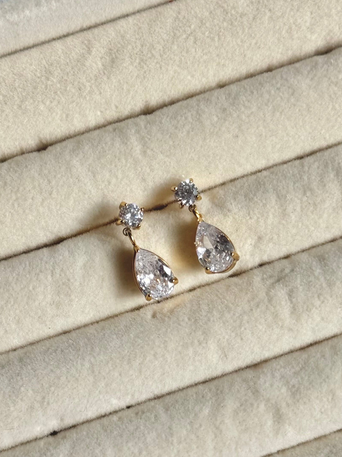 Lisa Drop Diamond Dangling
