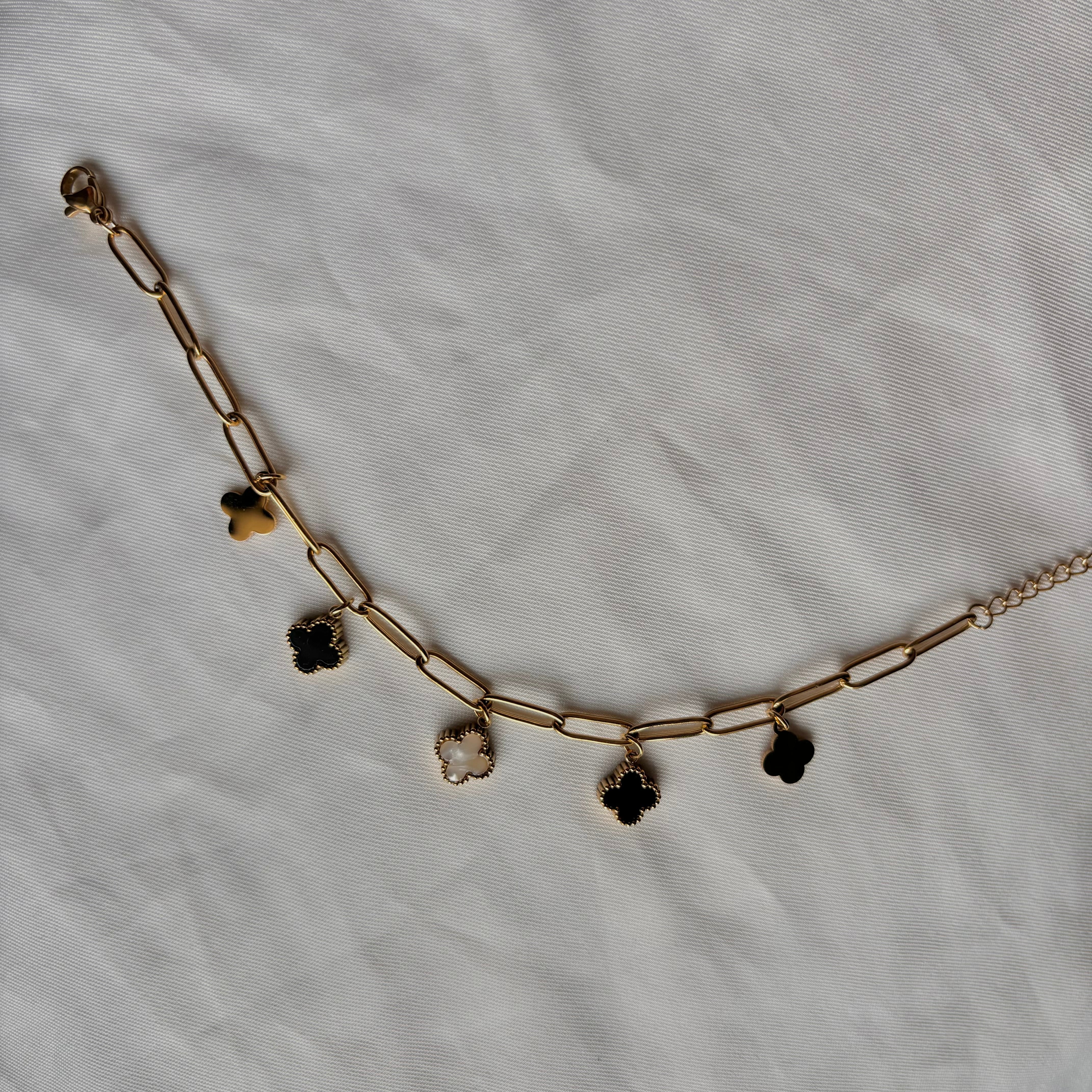 Pin chain clover bracelet