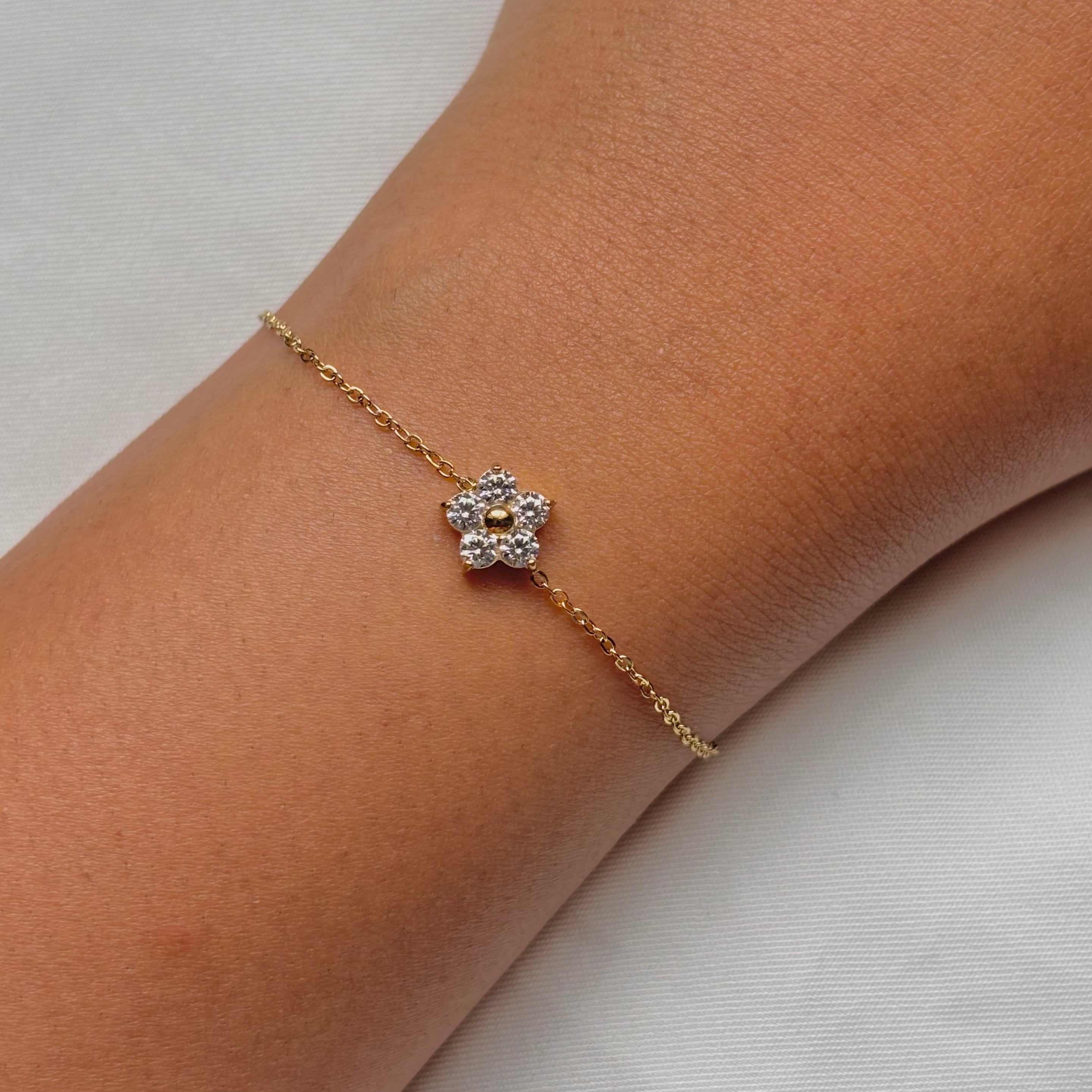 Flower dainty bracelet