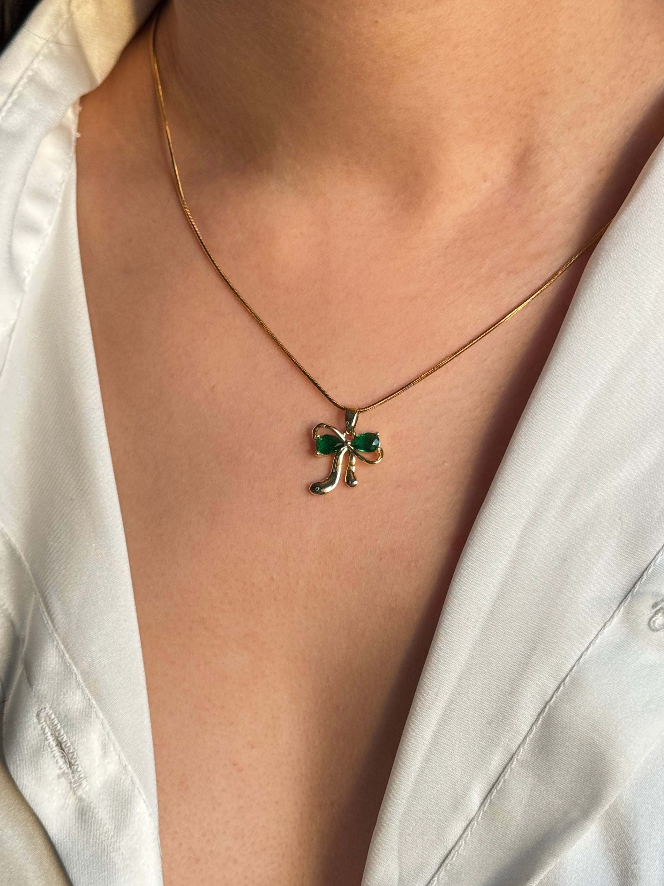 Diamond bow necklace