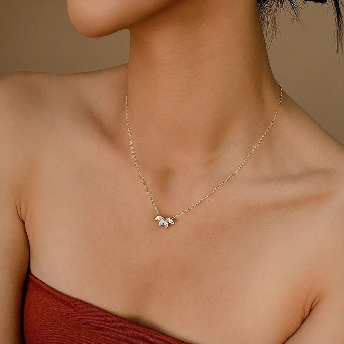 Leaf Diamond Minimal Necklace