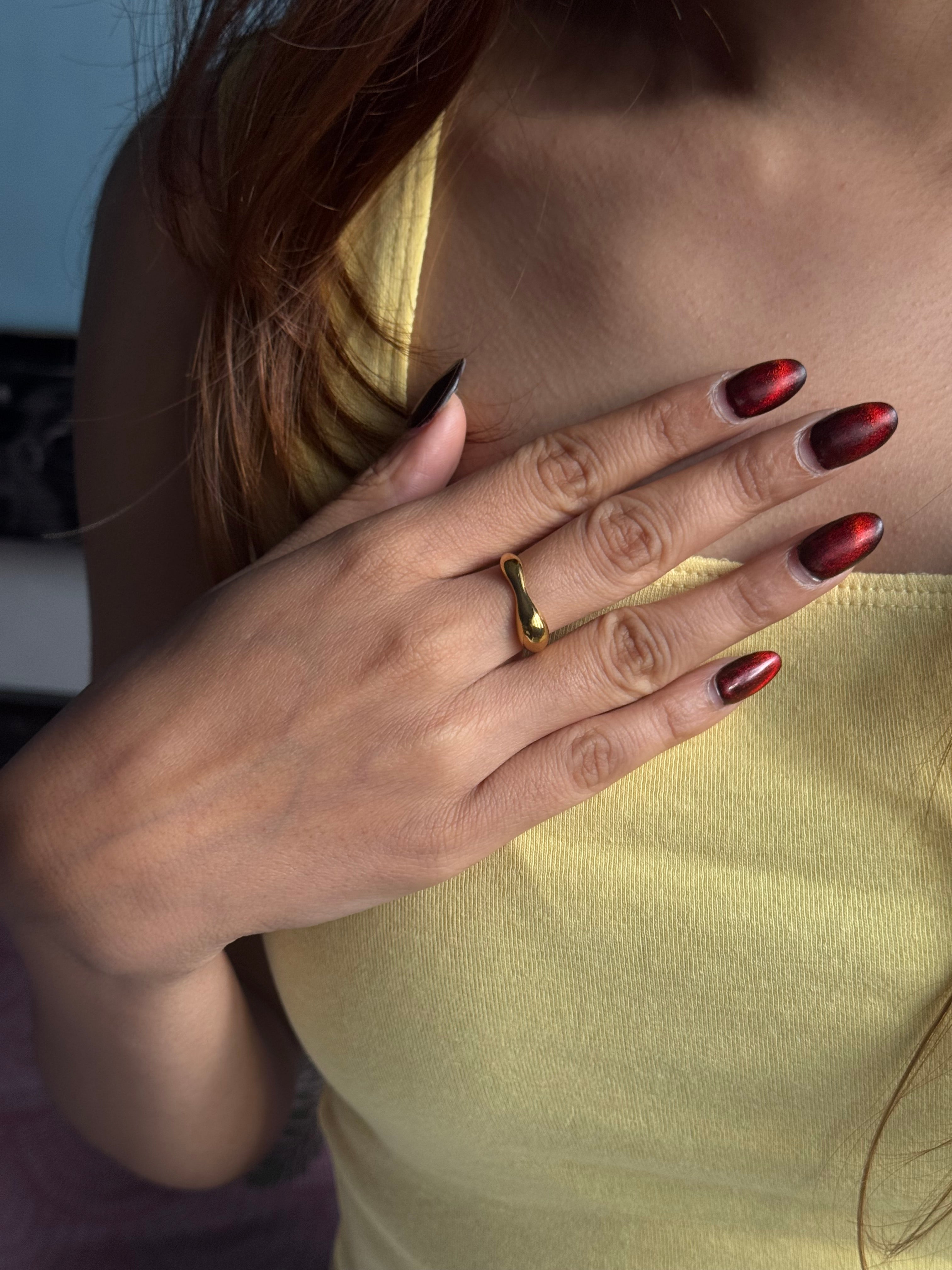 Gold sculpture shape Ring