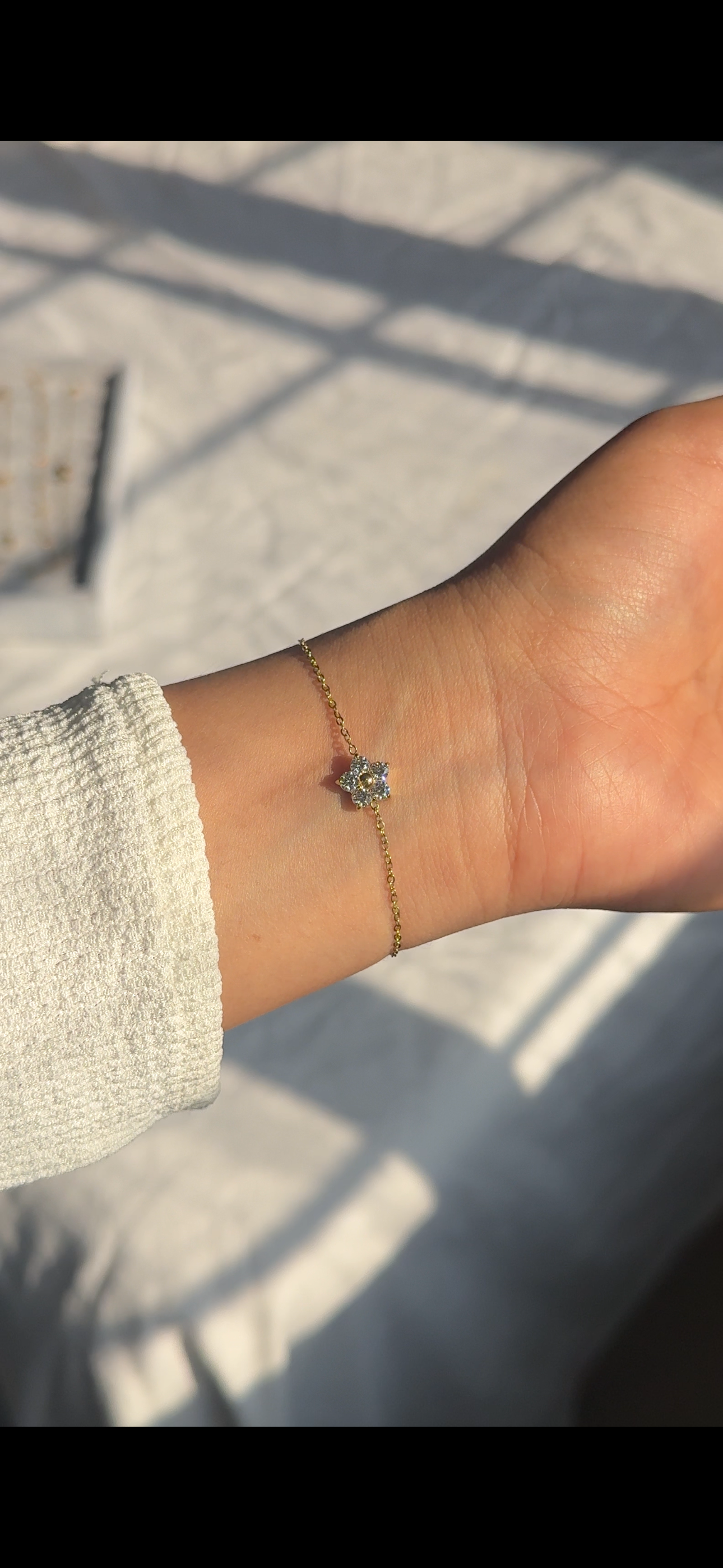 Flower dainty bracelet